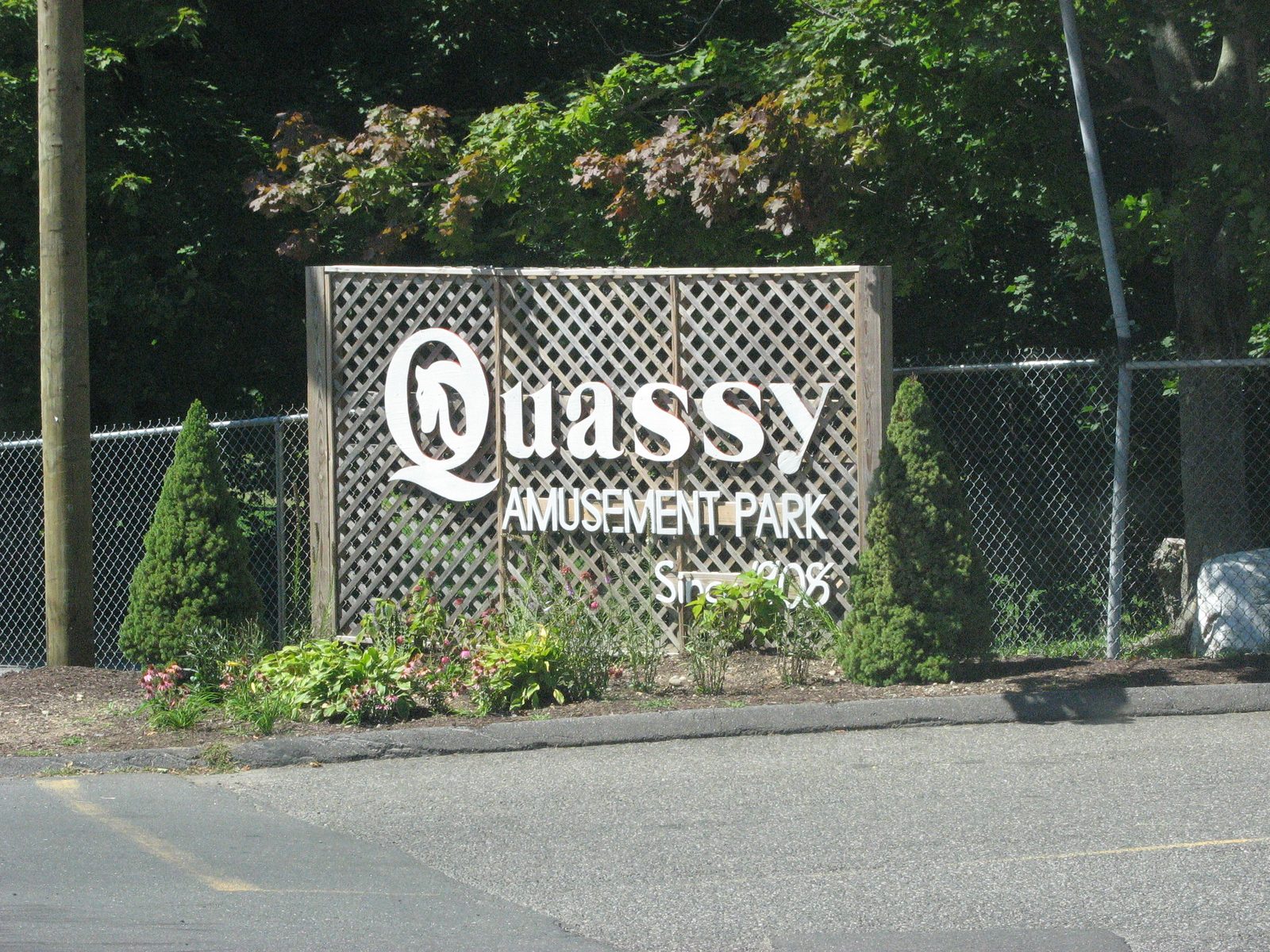 Quassy entrance